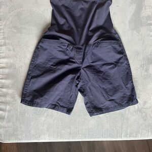 GAP cotton Navy maternity long shorts. size 6